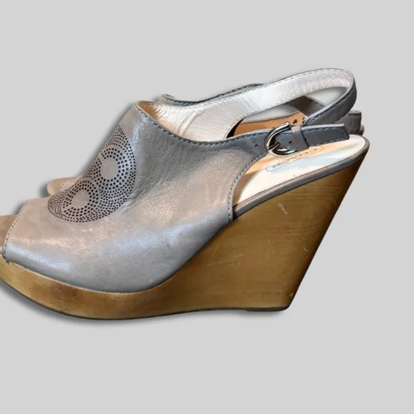 Coach Jade Wedge Platform Leather Laser Cut-out Open Peep Toe Taupe Gray W
11B - Picture 3 of 12